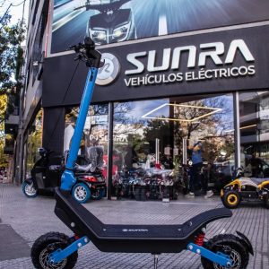 Monopatín Eléctrico X10 2400w + Casco / M